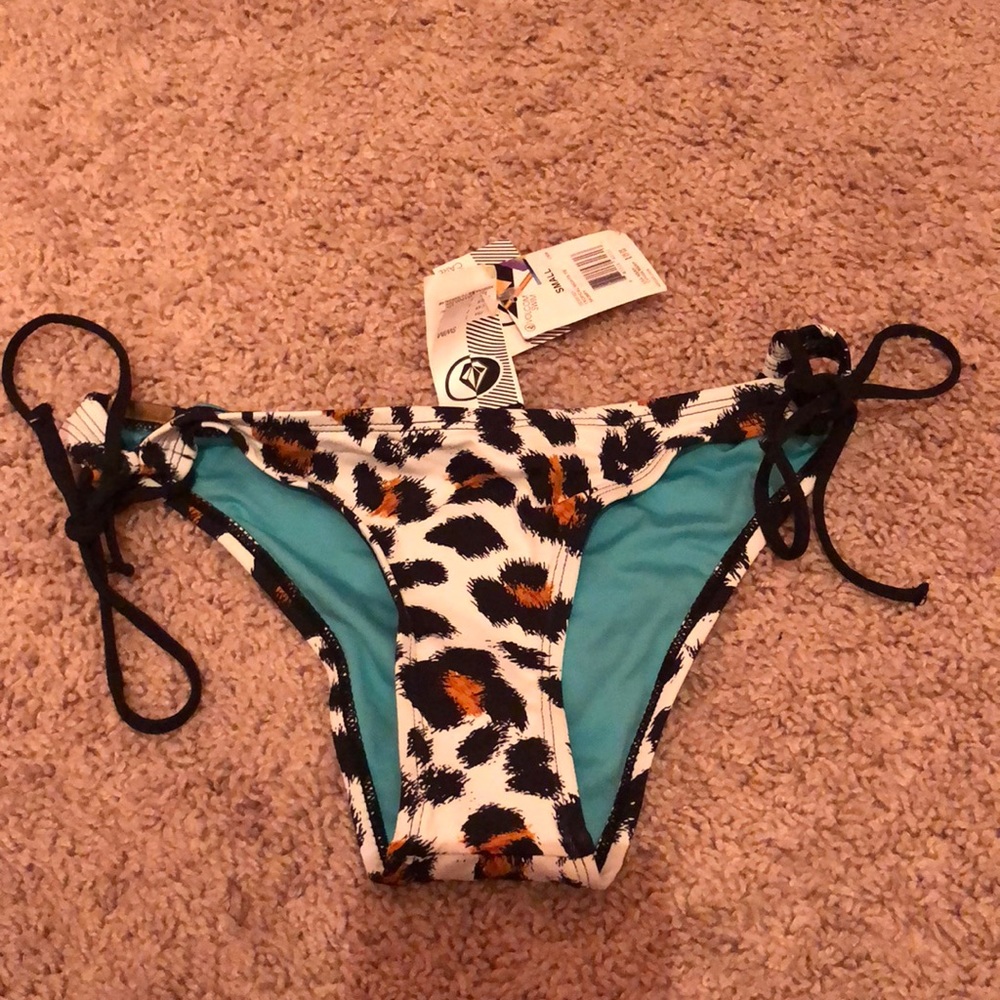 NWT  Volcom Leopard bikini bottoms